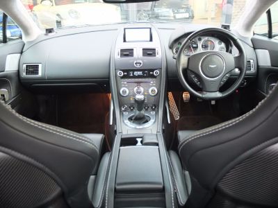 Aston Martin Vantage VANTAGE V8 4.7 Coupe Petrol Onyx Black Metallic