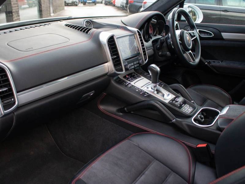 Porsche Cayenne   Registered:2017(66)