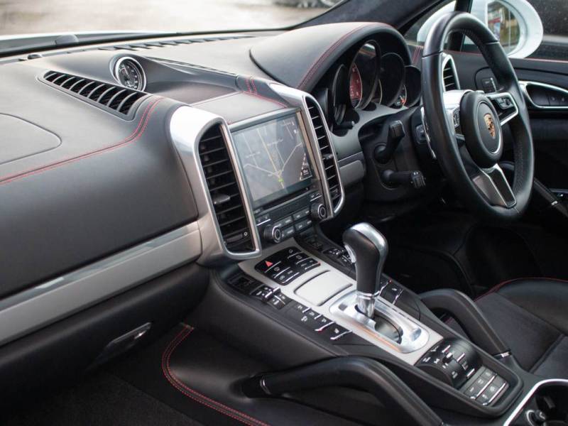 Porsche Cayenne   Registered:2017(66)