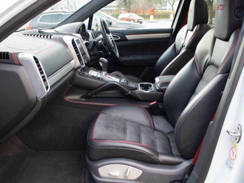 Porsche Cayenne   Registered:2017(66)