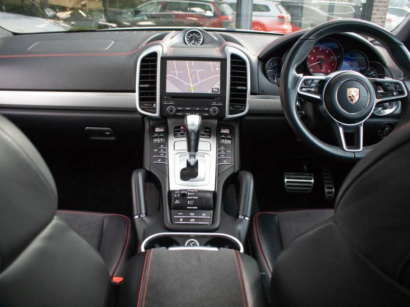 Porsche Cayenne   Registered:2017(66)