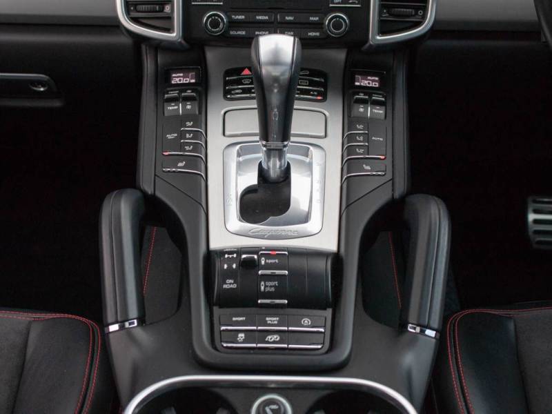 Porsche Cayenne   Registered:2017(66)