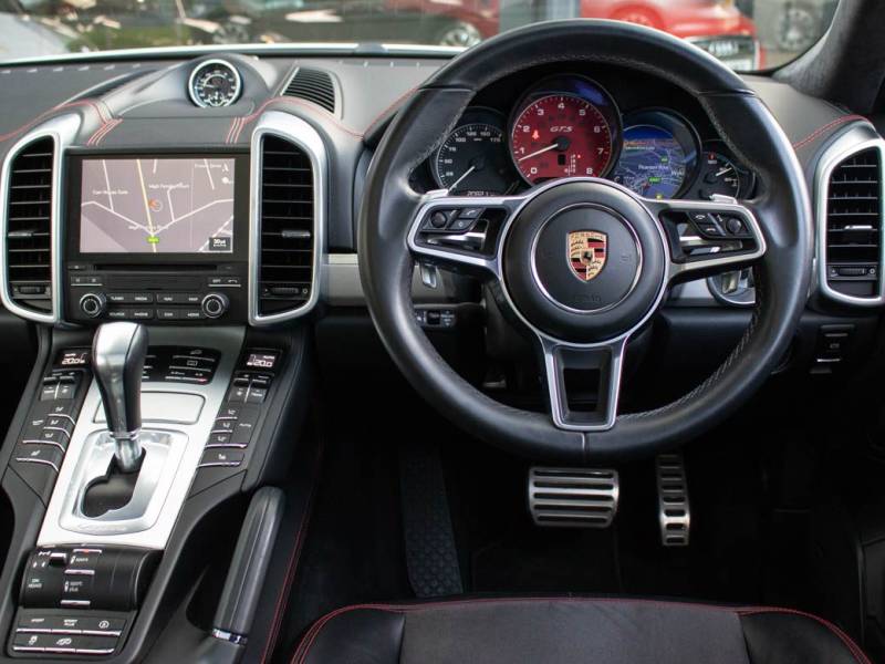 Porsche Cayenne   Registered:2017(66)