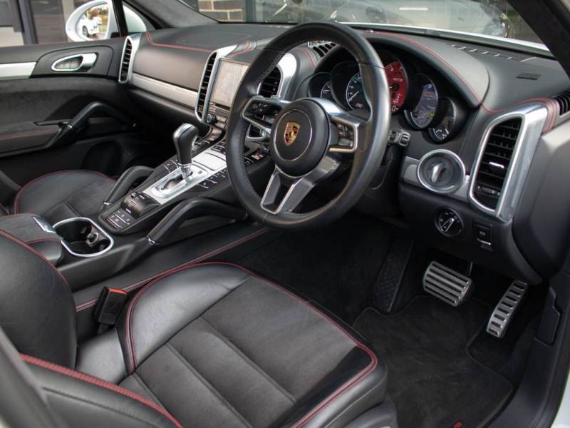 Porsche Cayenne   Registered:2017(66)