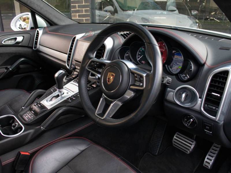 Porsche Cayenne   Registered:2017(66)