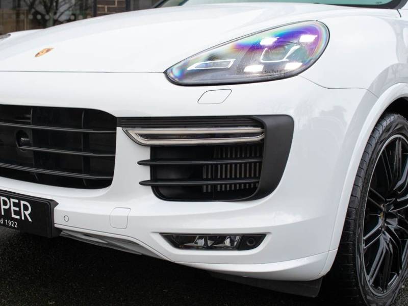 Porsche Cayenne   Registered:2017(66)