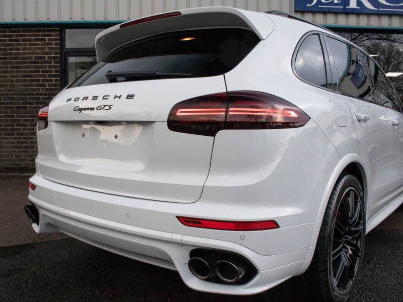 Porsche Cayenne   Registered:2017(66)