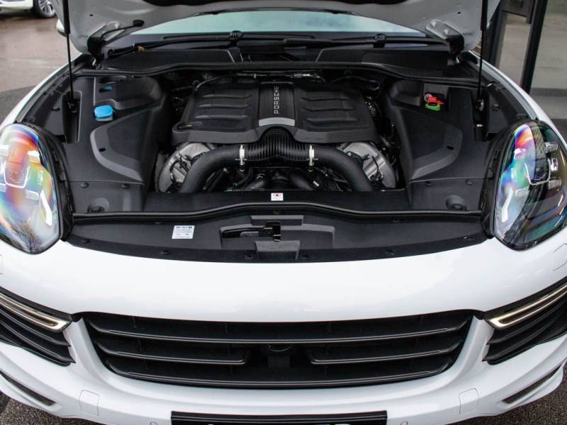 Porsche Cayenne   Registered:2017(66)