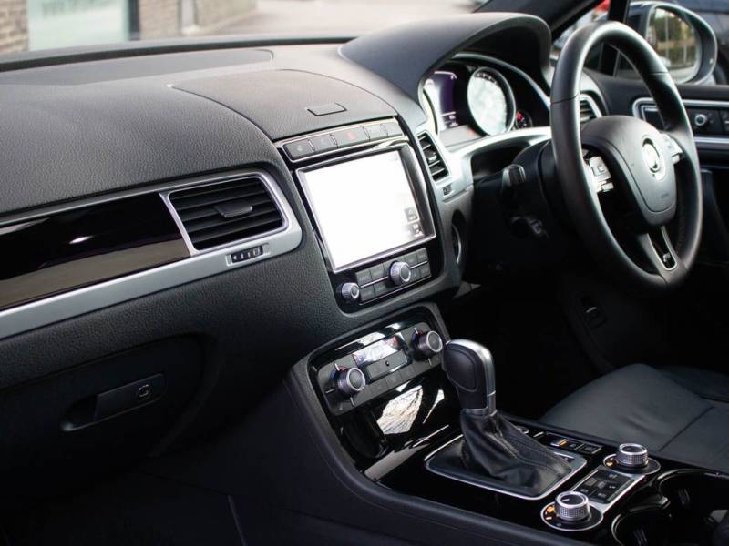 Volkswagen Touareg   Registered:2016(66)