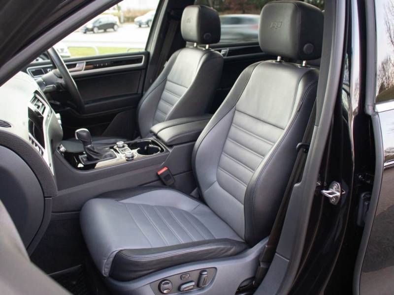 Volkswagen Touareg   Registered:2016(66)