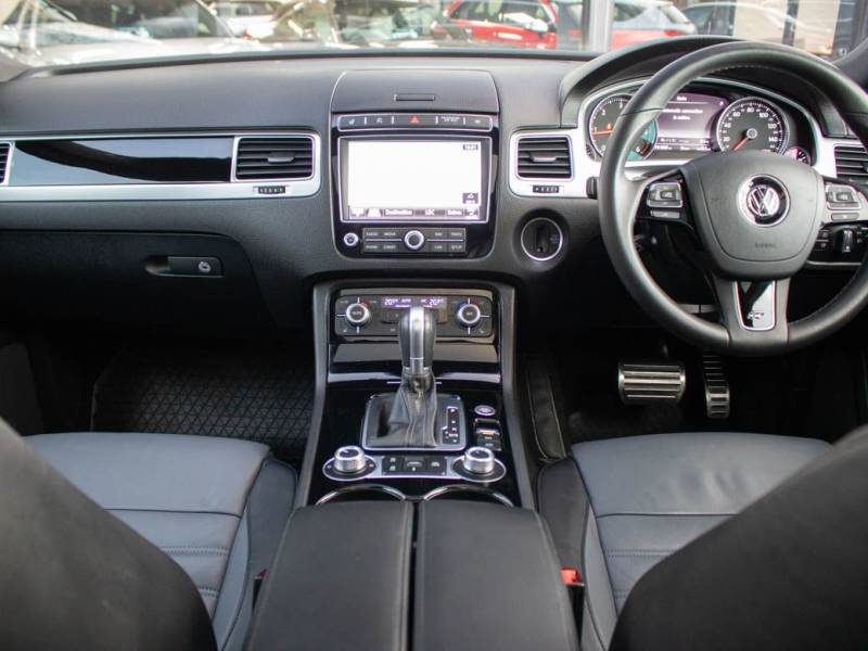 Volkswagen Touareg   Registered:2016(66)