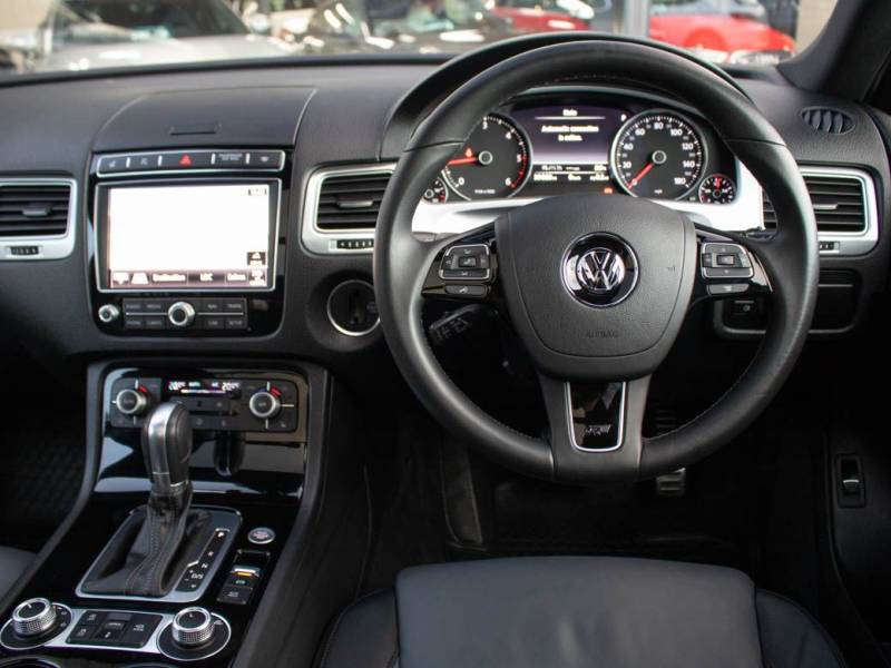 Volkswagen Touareg   Registered:2016(66)