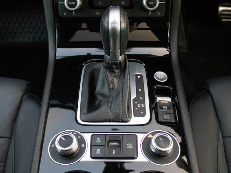 Volkswagen Touareg   Registered:2016(66)