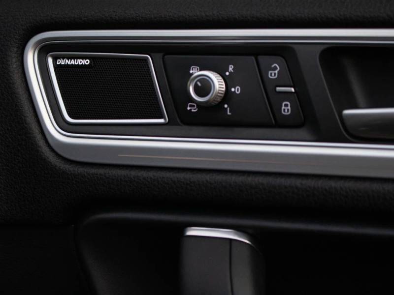 Volkswagen Touareg   Registered:2016(66)