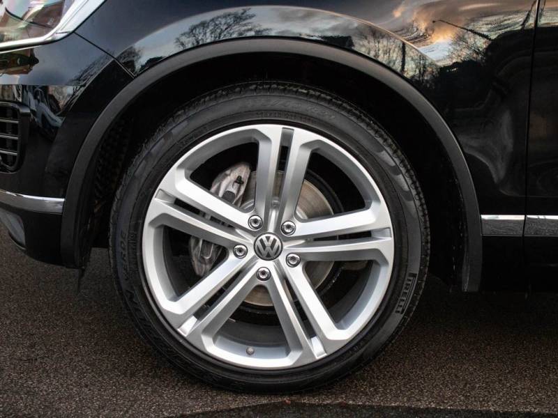 Volkswagen Touareg   Registered:2016(66)