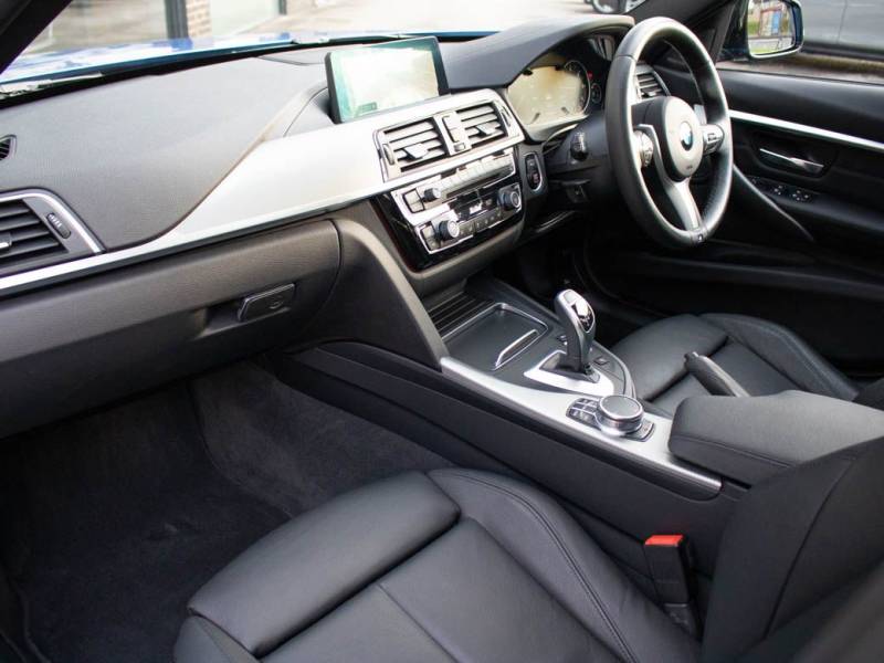 BMW 3 Series   Registered:2018(18)