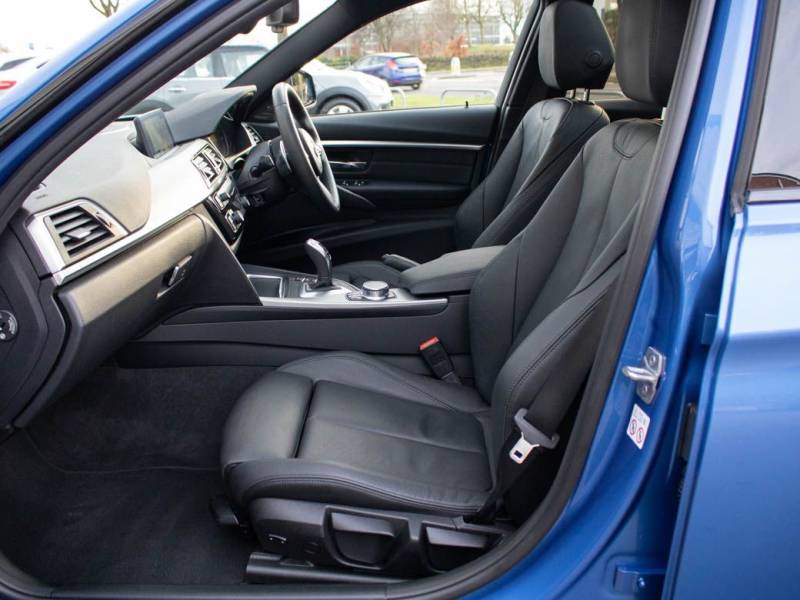 BMW 3 Series   Registered:2018(18)