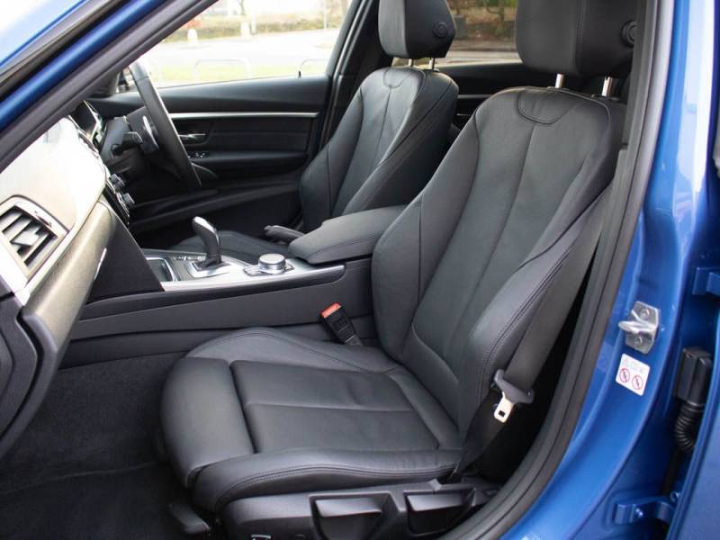 BMW 3 Series   Registered:2018(18)