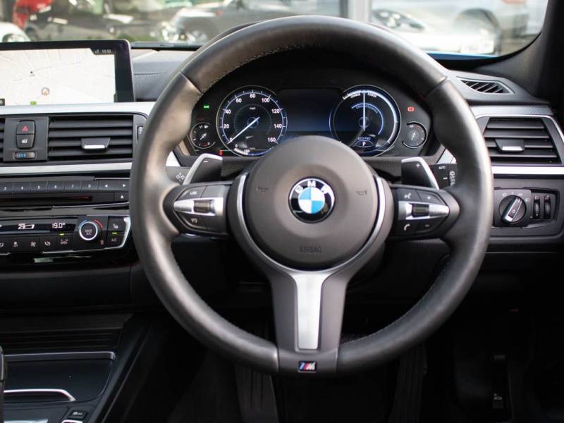 BMW 3 Series   Registered:2018(18)