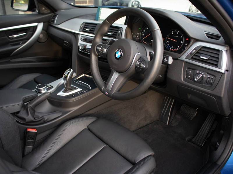 BMW 3 Series   Registered:2018(18)