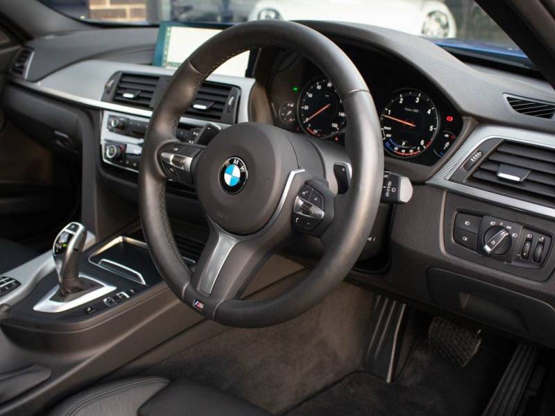 BMW 3 Series   Registered:2018(18)