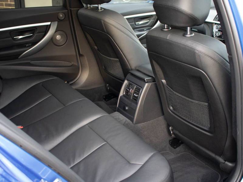 BMW 3 Series   Registered:2018(18)