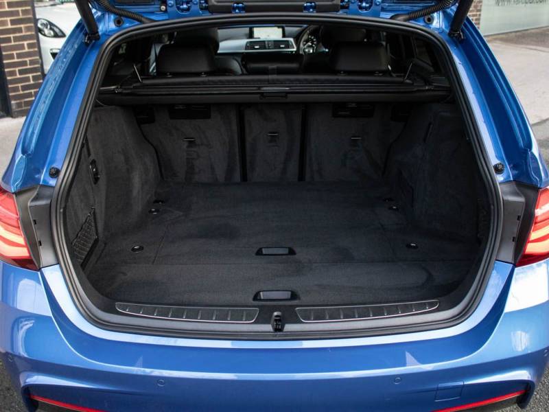 BMW 3 Series   Registered:2018(18)