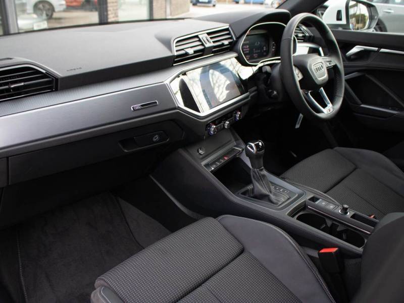 Audi Q3   Registered:2019(19)