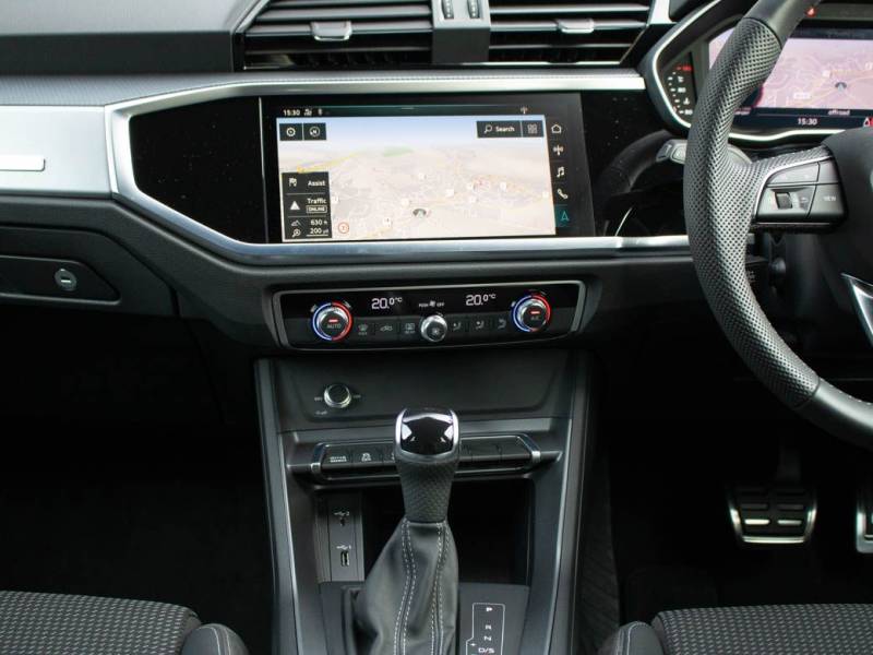 Audi Q3   Registered:2019(19)