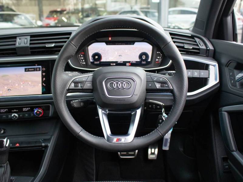 Audi Q3   Registered:2019(19)