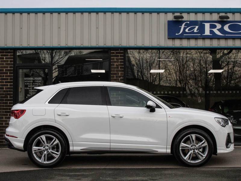 Audi Q3   Registered:2019(19)
