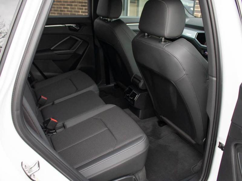 Audi Q3   Registered:2019(19)