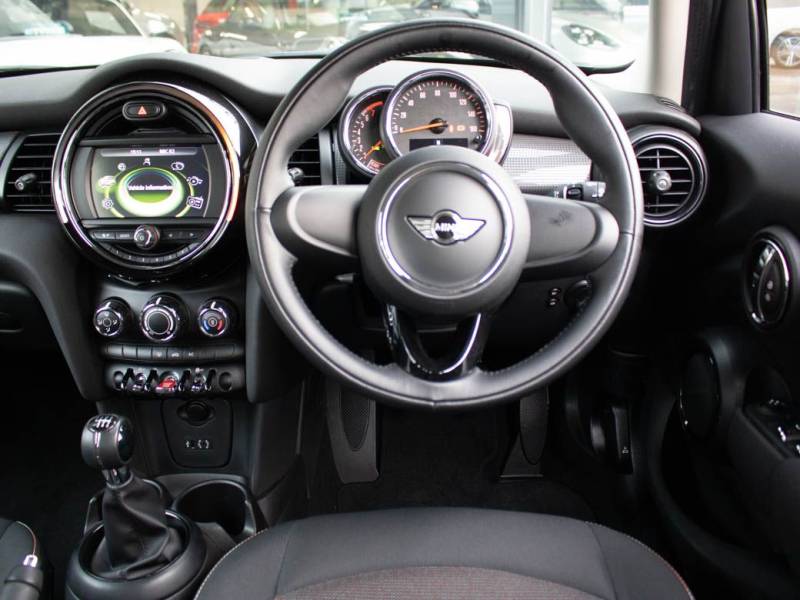 MINI Hatchback   Registered:2018(18)