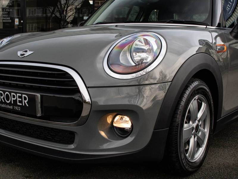MINI Hatchback   Registered:2018(18)