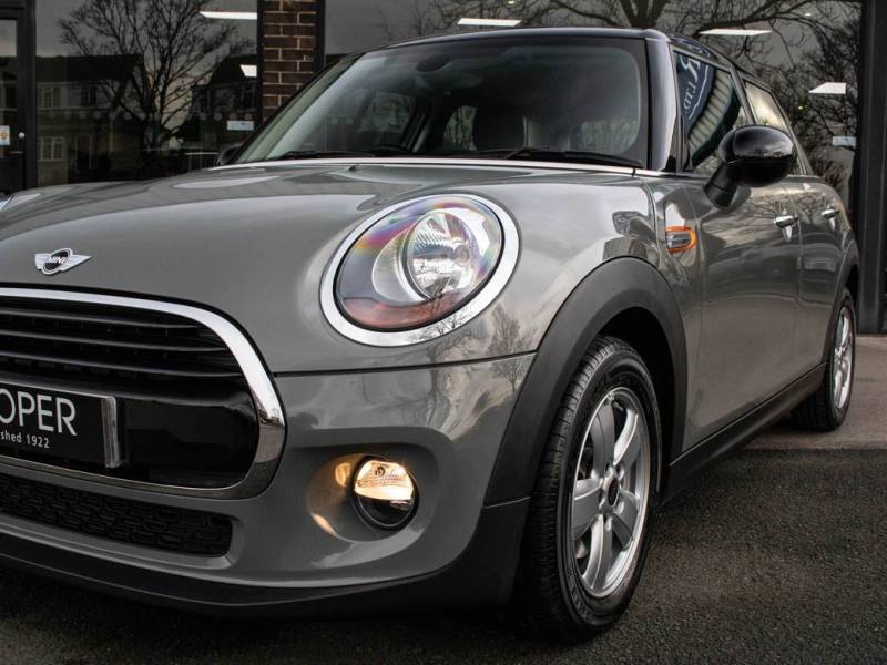 MINI Hatchback   Registered:2018(18)