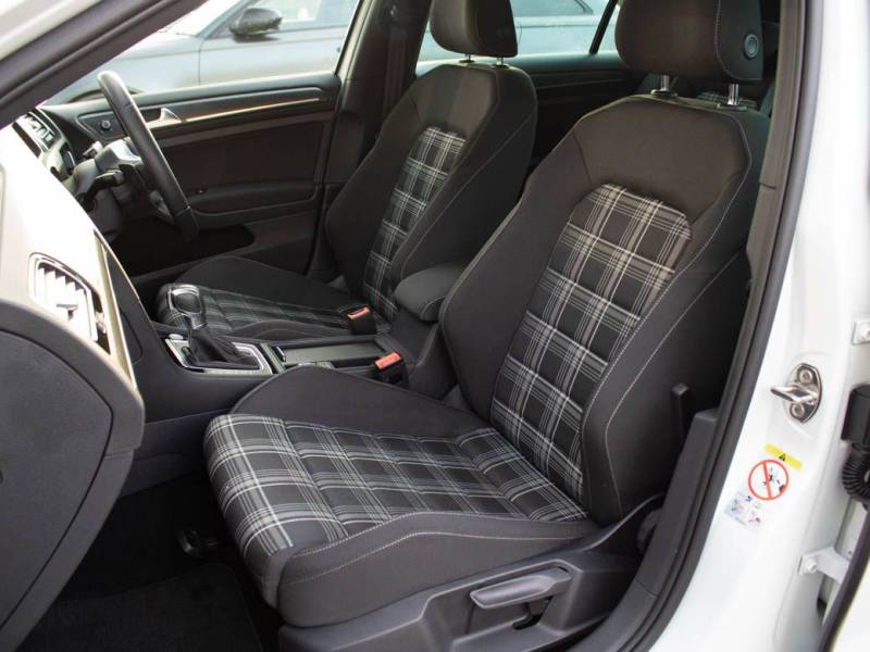 Volkswagen Golf   Registered:2019(19)