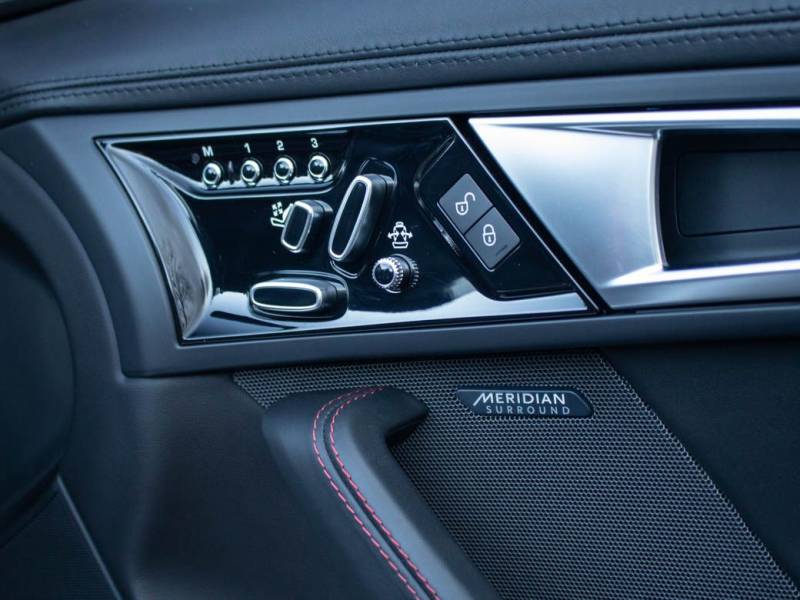 Jaguar F Type   Registered:2015(15)