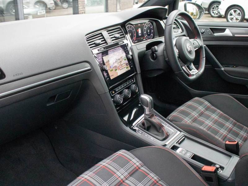 Volkswagen Golf   Registered:2018(18)
