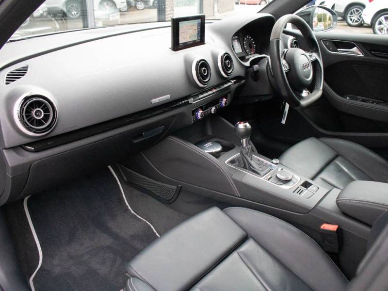 Audi RS3   Registered:2016(16)