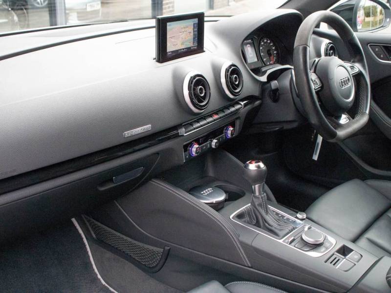 Audi RS3   Registered:2016(16)