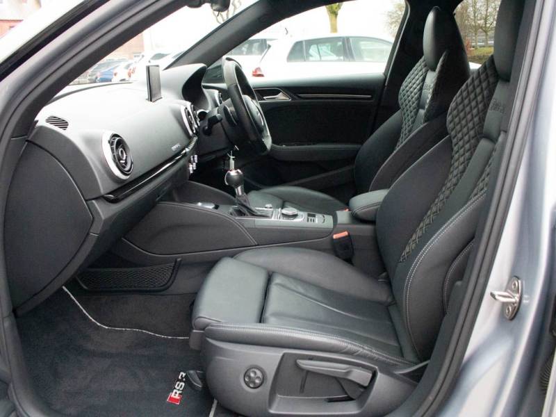 Audi RS3   Registered:2016(16)