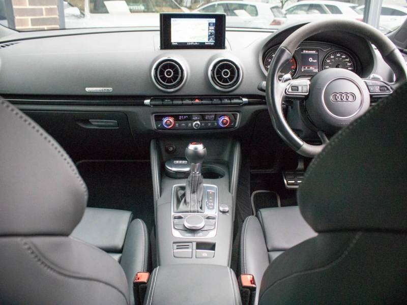 Audi RS3   Registered:2016(16)