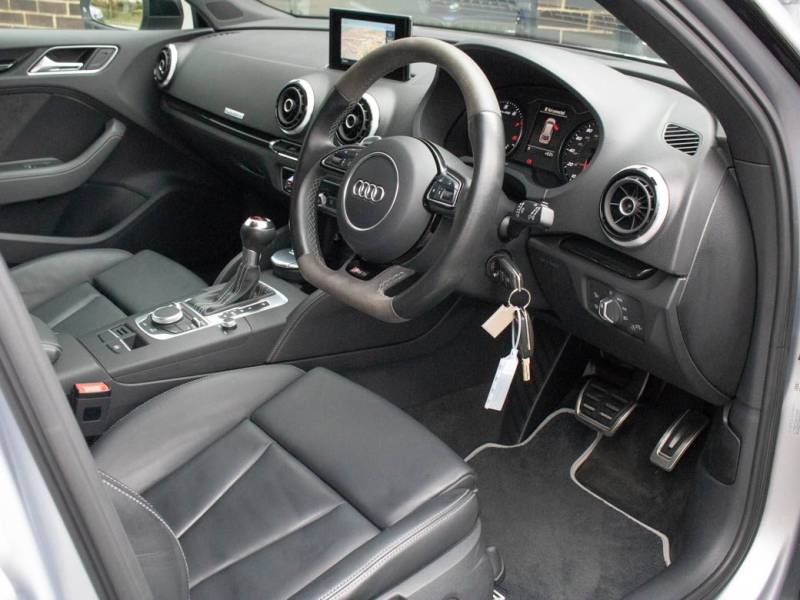 Audi RS3   Registered:2016(16)