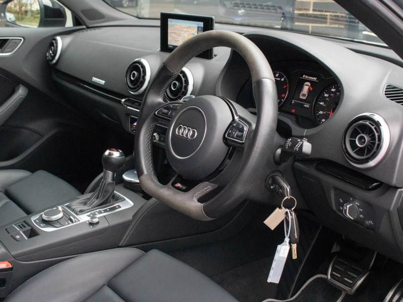 Audi RS3   Registered:2016(16)