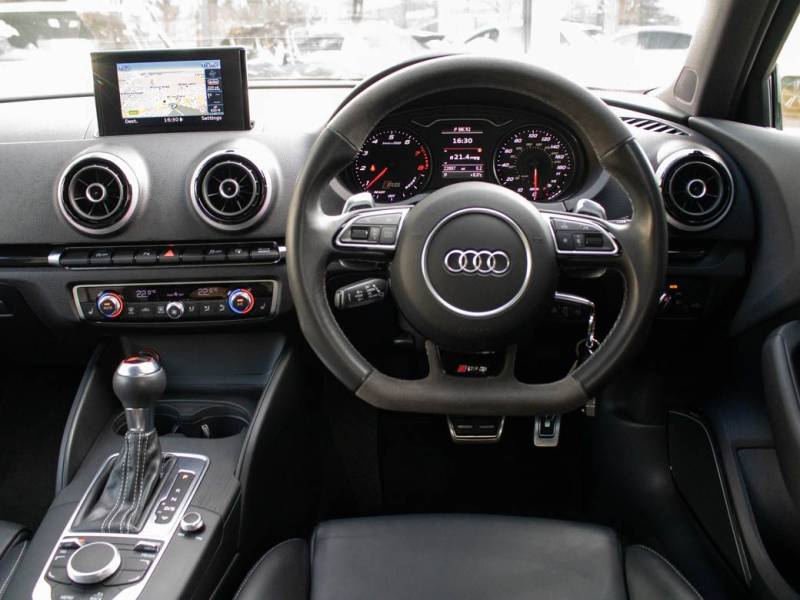 Audi RS3   Registered:2016(16)