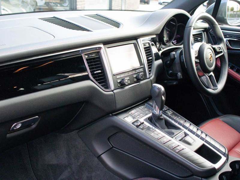 Porsche Macan   Registered:2015(65)