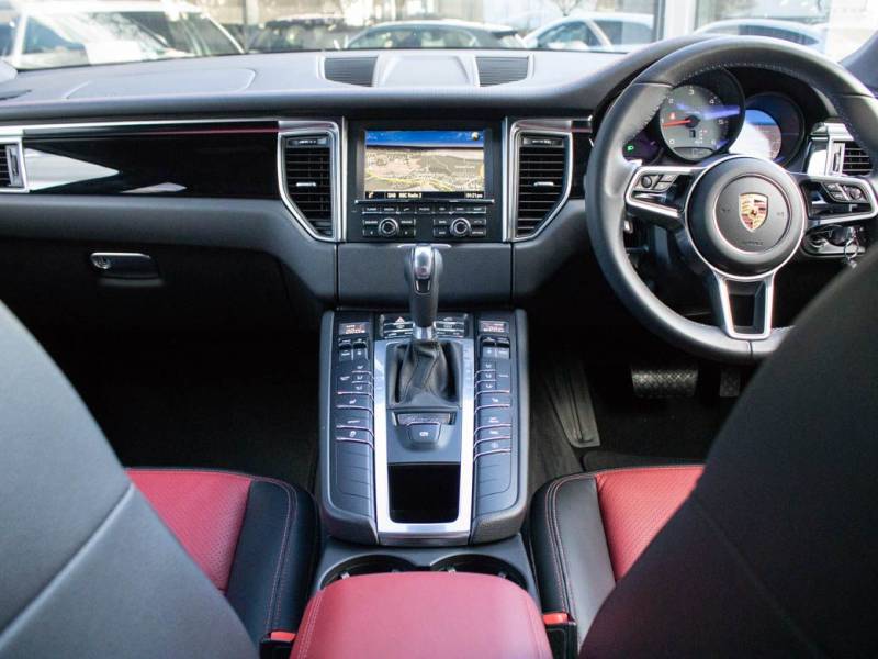 Porsche Macan   Registered:2015(65)