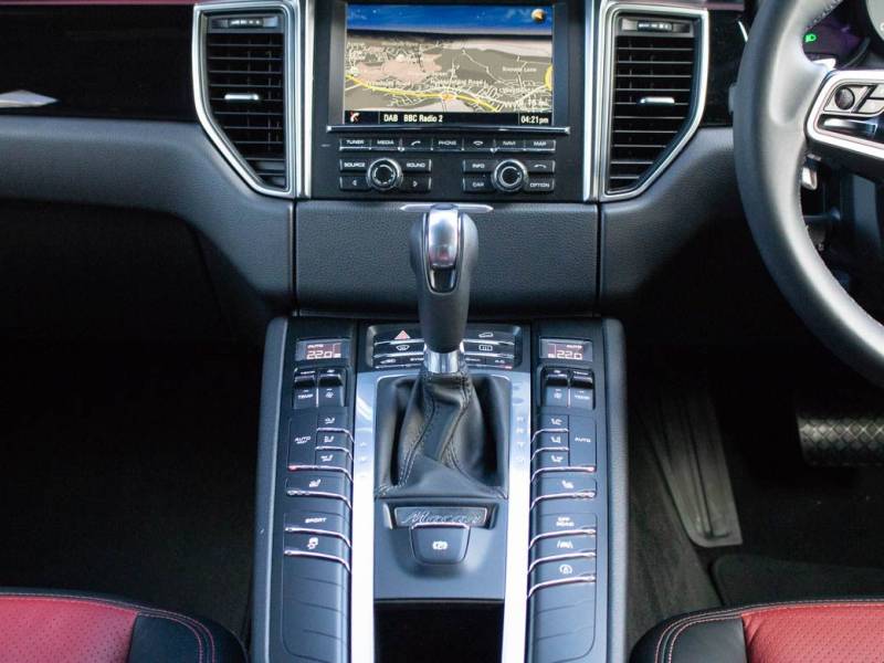 Porsche Macan   Registered:2015(65)