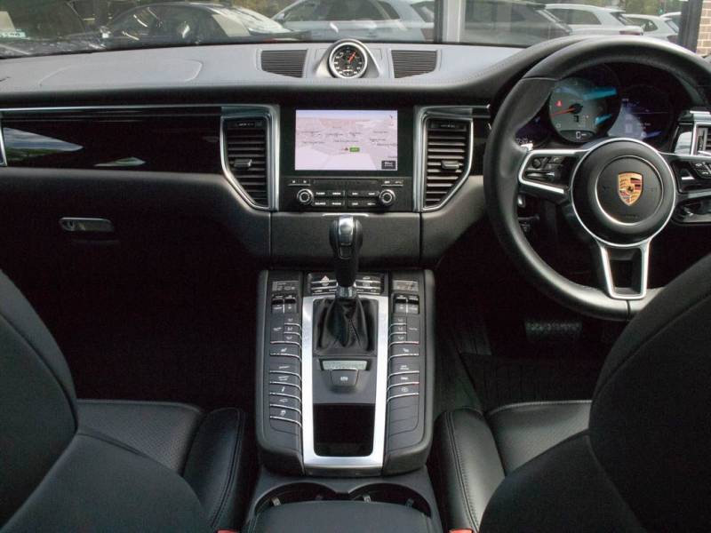 Porsche Macan   Registered:2016(16)