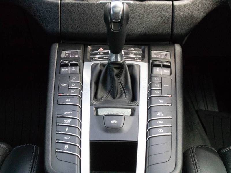 Porsche Macan   Registered:2016(16)